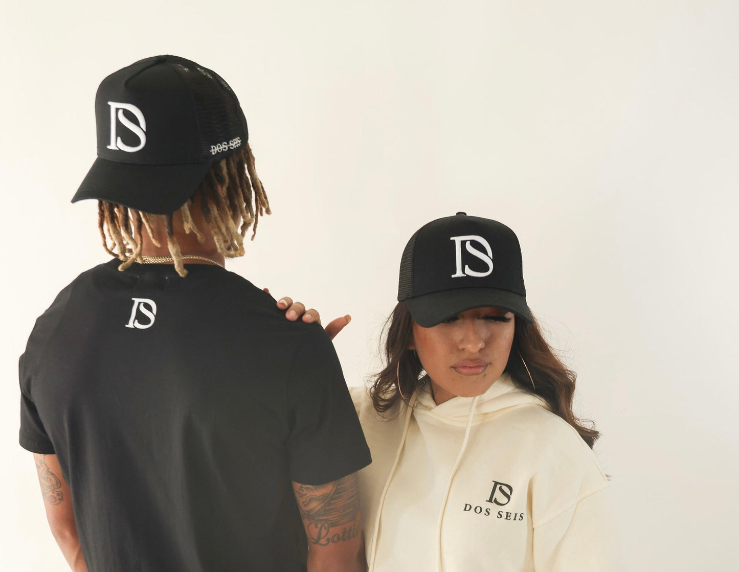 B/W EMBROIDERED TRUCKER HAT